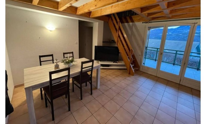 Le Sauze-du-Lac Apartment | House between lake and mountain