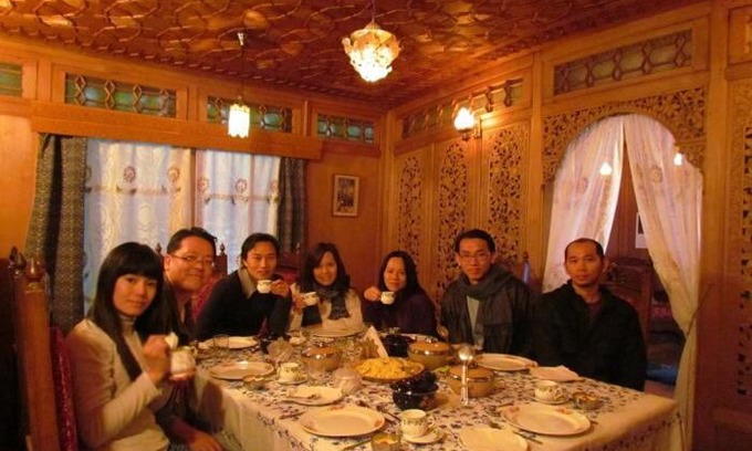 Dal Lake House | HOUSE BOAT LUXURIOUS PALACE House Boat Luxurious Palace&Tours