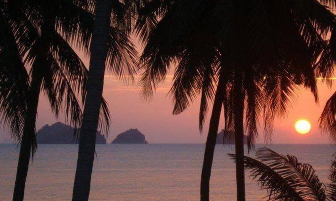 Taling Ngam House | House by the beach with amazing sunset views
