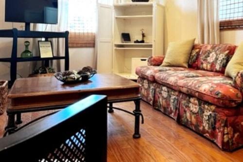 Tampa House | House Close to Downtown, Airport, Raymond James Stadium, and Many More Places