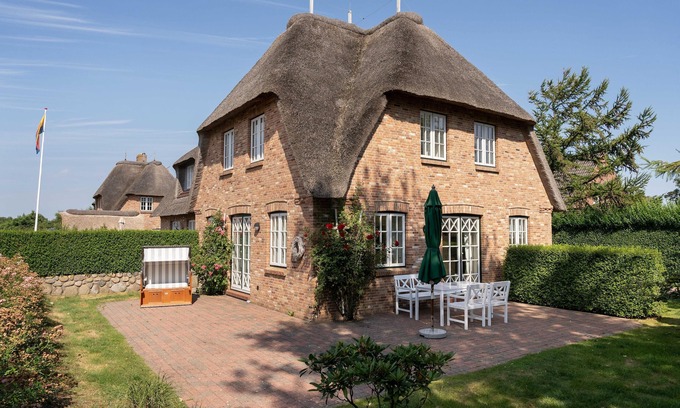 Midlum House | House