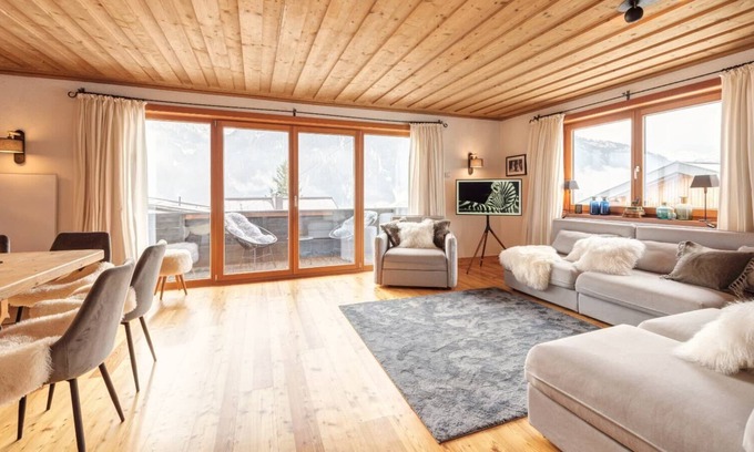 Pettneu am Arlberg Apartment | ☆ House for 17 people | 2 balconies | 3 kitchens