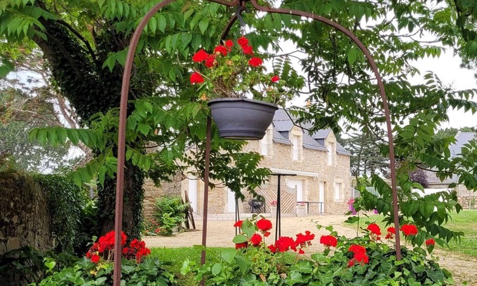 Arzon House | House for 2 people with large shared garden