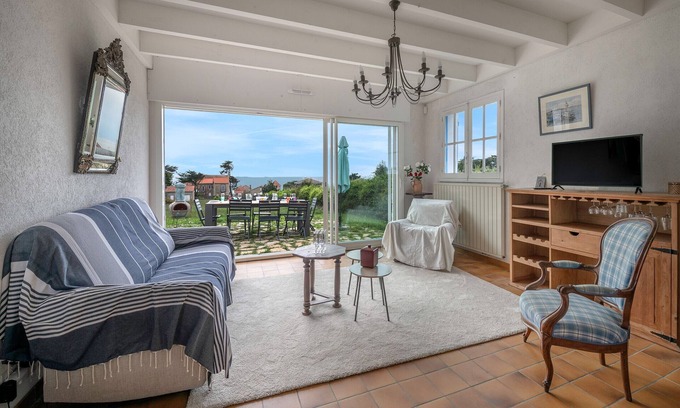 Prefailles Ski Chalet | House for 8, sea view, 400m from the beach