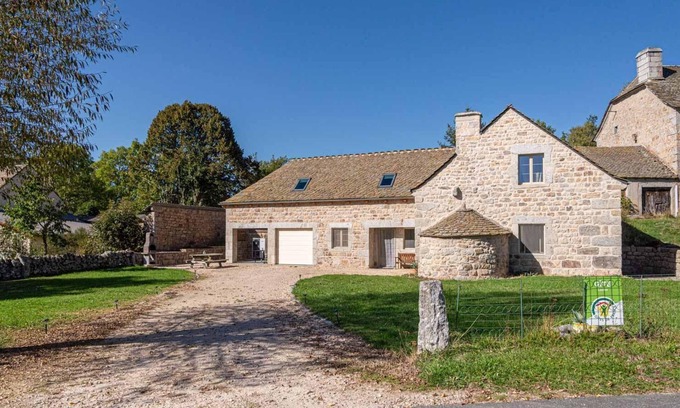 La Fage-Saint-Julien House | House