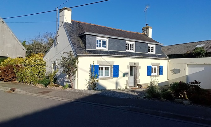 Ploneour-Lanvern House | House