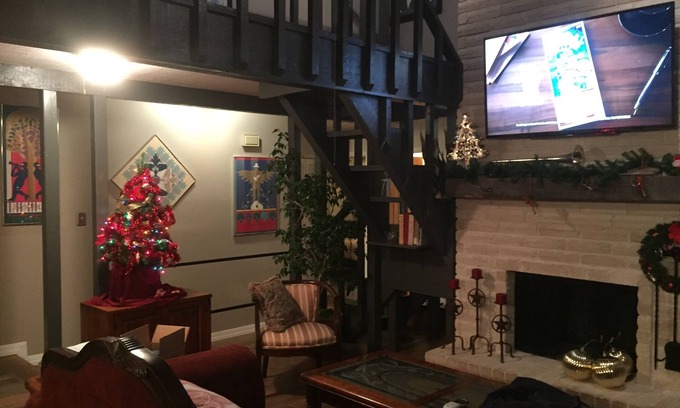 San Antonio House | House Full Of Texas Music Memoralbilia & Decor Highlightng Texas Musicians