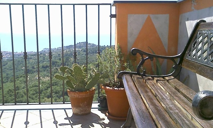 Lingueglietta House | House in ancient medieval village with terrace and beautiful sea view