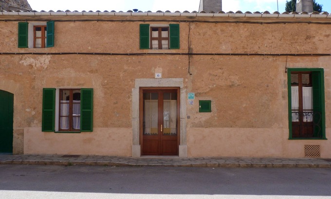 Biniali House | House in Biniali; Village in the Heart of Mallorca. With wiffi and TV/Satellite.