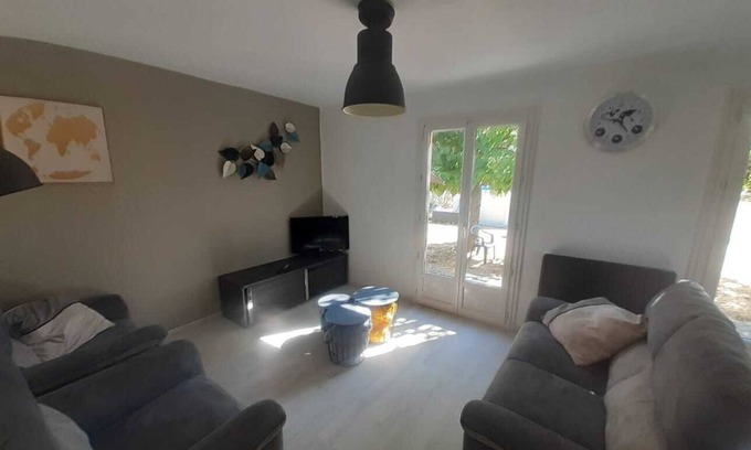 Le Buisson-de-Cadouin House | House in black perigord