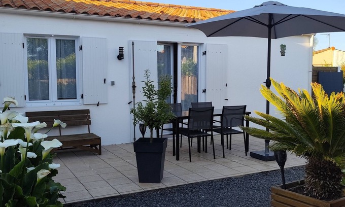 La Jarne House | House in gated community with shared pool