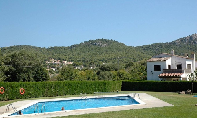 Torroella de Montgri House | House in LEstartit with Pool near Beach