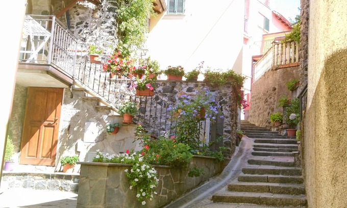 Mattarana House | House in Ligurian village in Val di Vara, near the sea of Levanto and Cinque Terre.
