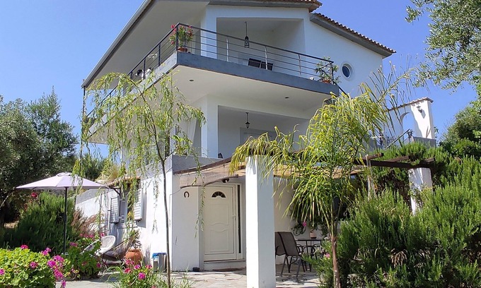 Messini House | House in olive grove near the sea