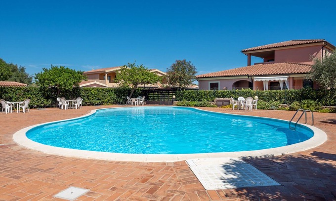 Murta Maria Apartment | House in residence with swimming pool 2 km from the sea