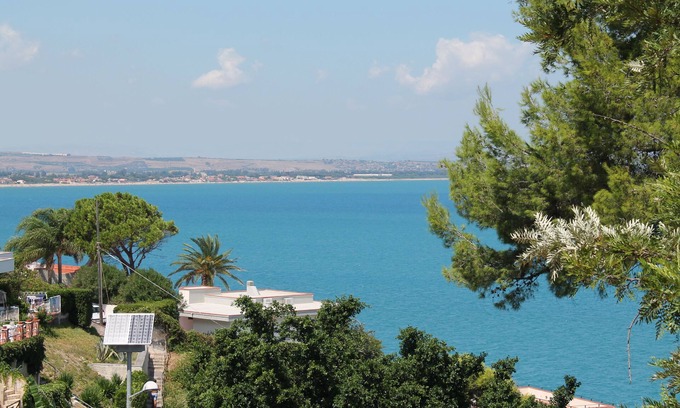 Costa Saracena-Castelluccio Apartment | House in residence with pool