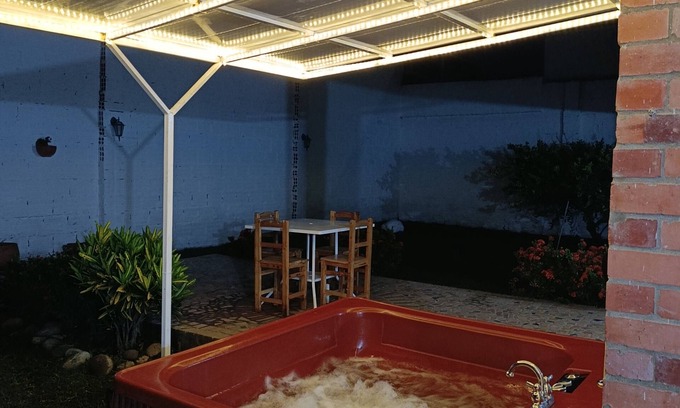 Apulo House | House in the center of Anapoima with private Jaccuzi