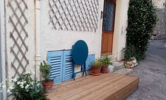 Le Bar-sur-Loup House | House in the heart of a peaceful village.