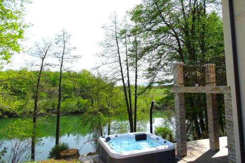 Metlika House | House Kolpa Paradise Whirlpool and Sauna - Happy Rentals