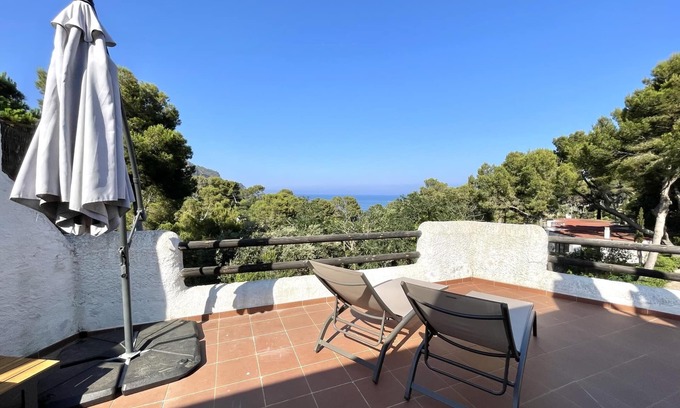 Aiguablava Villa | House; 'la falconera', near to the beach.