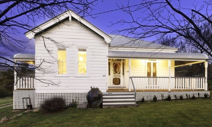 Wee Jasper House | House located on 40 acres overlooking the Goodradigbee River.