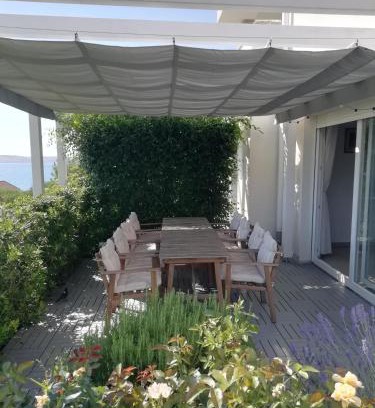 Rtina House | House Natali 70m from the beach - free EV top up