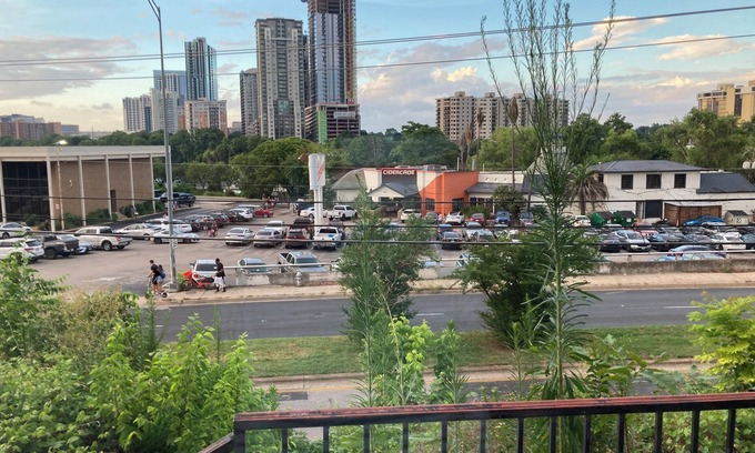 Travis Heights House | House near SOCO, ACL,SXSW,downtown,WiFi, AC, kitchen,washer,dryer, river,views.
