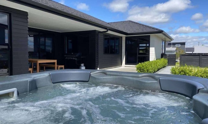 Rotorua House | House of Hope | Executive Home with Spa Pool