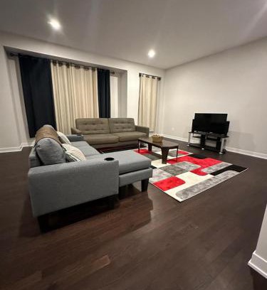 Ottawa Division Apartment | House of Peace - Includes Wi-Fi, Netflix