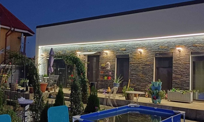Vanatori Villa | House of Roses An Oasis of Charm in Galati