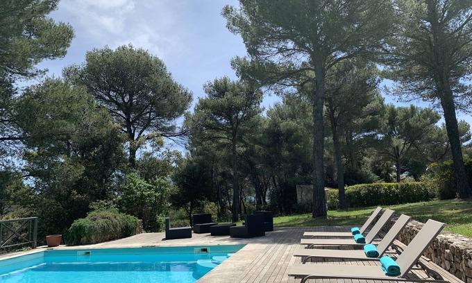 Saint-Marc-Jaumegarde House | House on property with swimming pool and tennis court near Aix-en-Provence