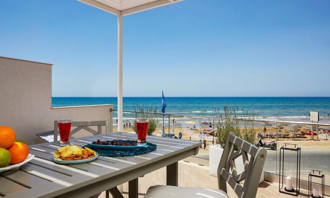 Santa Maria del Focallo House | House on the beach - IsulaTravel