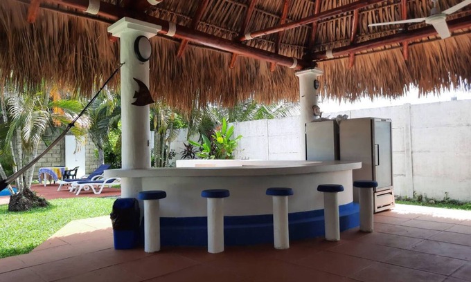 Puerto San Jose House | House on the high seas with access to the beach