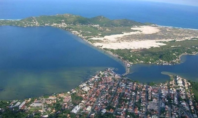 Lagoa da Conceicao House | House on the lagoon with 2 bedrooms, 2 bathrooms, internet, 300m from the beach.