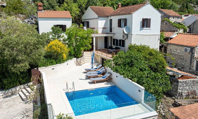 Oslje Villa | House on the rock by Villas Guide