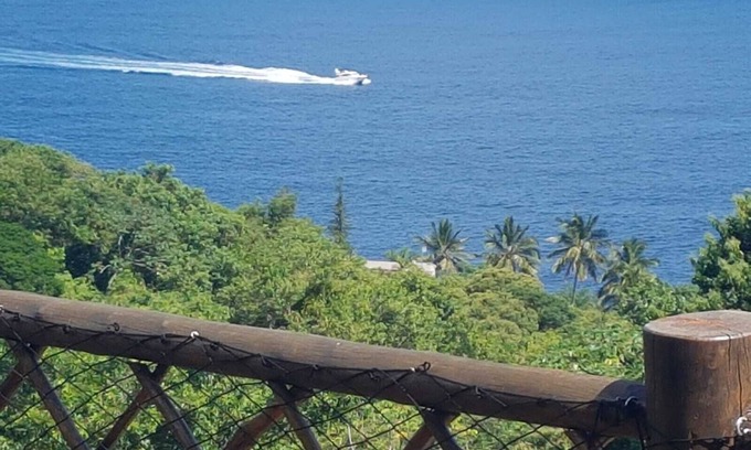 Praia de Borrifos House | House overlooking the sea, 10 minutes' drive from Praia do Curral.
