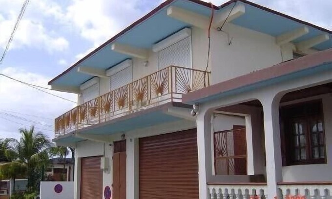 Pointe-Noire Apartment | House quiet and pleasant-very equipped-mer (80m) excursion peak (1km) -proximity all