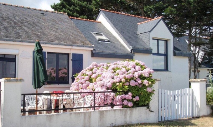 Penvins House | House sea view, feet in the water and the beach