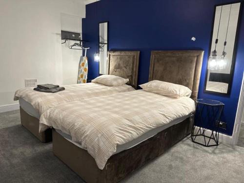 Bridgend House | House - Sleeps 5 - Garden - Parking