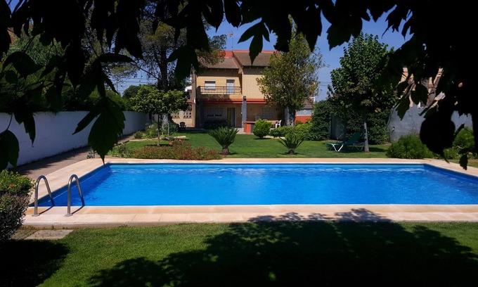 Pinseque Villa | House/Villa - Pinseque