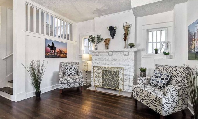 West Plaza House | House w/Excellent Locale. Beautifully remodeled!