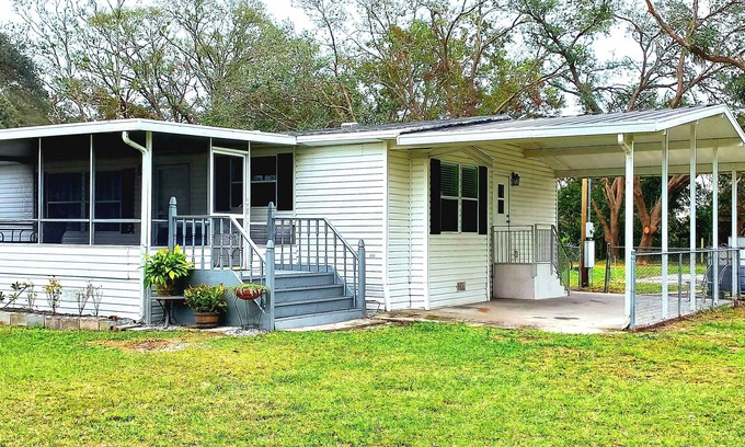 Wesley Chapel House | House with 3-bedroom 2 Bath on one acre of land in wonderful Wesley Chapel