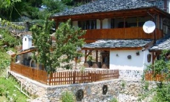 Delchevo House | House with a garden in an authentic mountain village