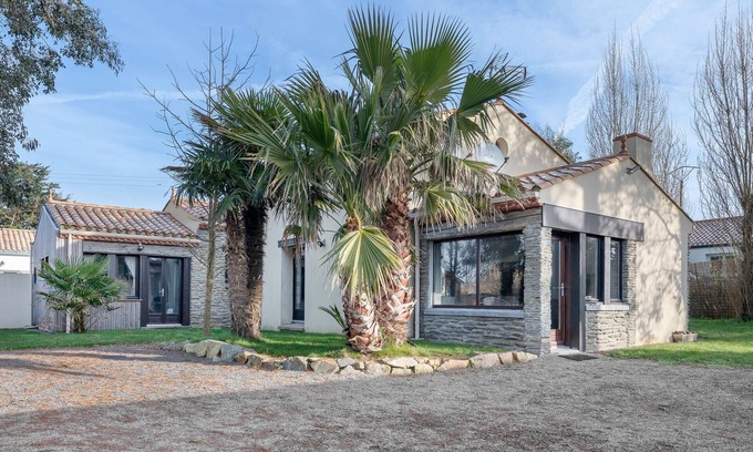 La Plaine-sur-Mer House | House with an extension for 11 at 800m from the sea