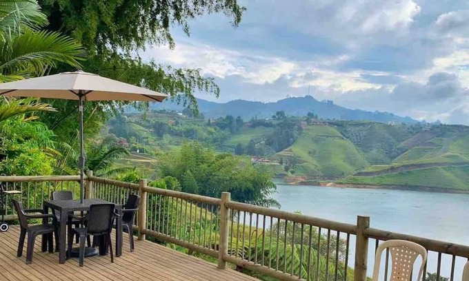 El Penol Resort | House with beautiful views and access to Lake Guatape.