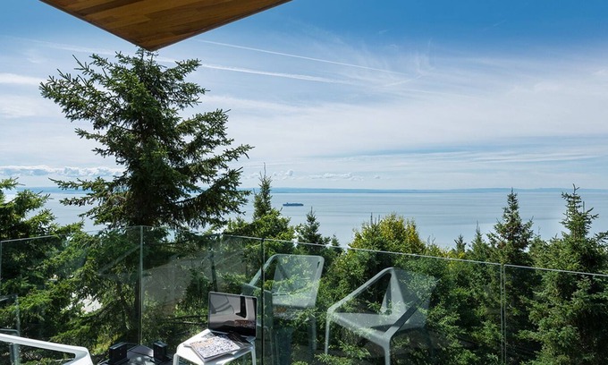 La Malbaie House | House with belvedere