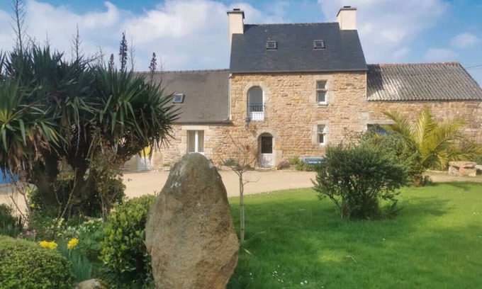 Plougasnou House | House with Breton character in a green setting - 5 pers