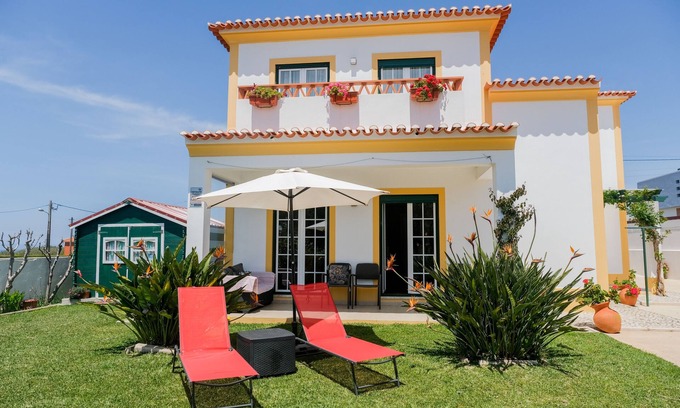 Ericeira House | House with garden, barbecue and sea view, São Lourenço beach