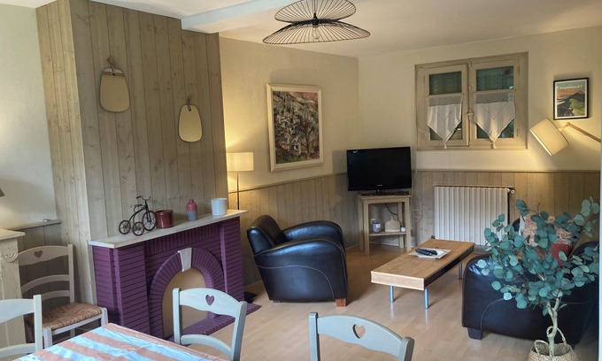 Gerde House | House with garden in the heart of the village of Gerde. Pets allowed.