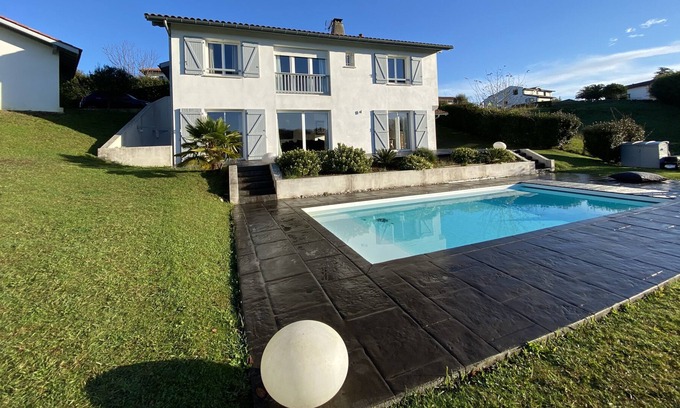 Ahetze House | House with Heated Pool near beach Bidart